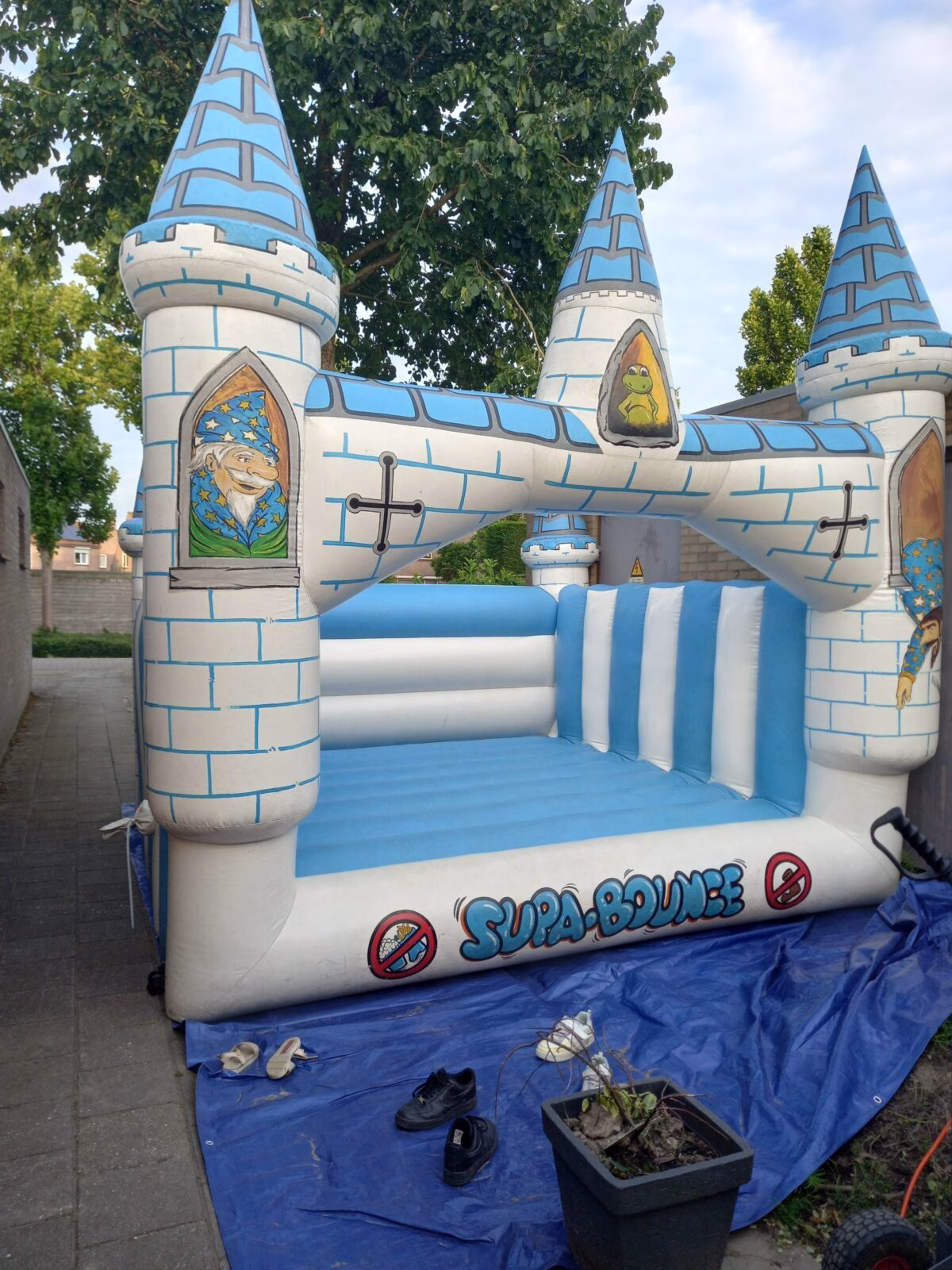 Springkussen kasteel inclusief 4 uur begeleiding