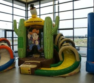 Multifun Springkussen Western inclusief 4 uur begeleiding